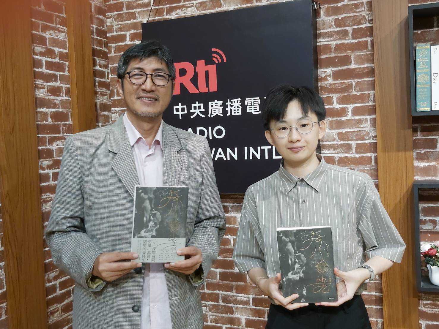 台灣詩壇的耀眼新星/專訪柏森談詩集《原光》的誕生