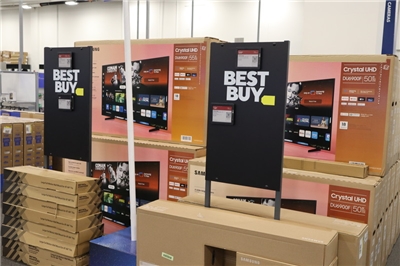 圖為美國電子產品零售商賣場。示意圖。