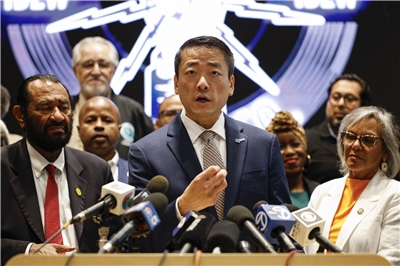 德州州議會眾議院民主黨黨團主席吳元之(Gene Wu)4日與同黨議員召開記者會。 