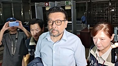 台北市議會副議長葉林傳疑透過人頭經營電子遊戲場，並涉嫌透過修法圖利業者。北檢7月31日指揮調查局搜索、約談葉林傳，檢察官1日凌晨諭令葉林傳500萬元交保，並實施電子監控、限制出境、出海。