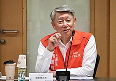 經濟部長郭智輝（圖）4日南下高雄主持產業座談會，與業者交換意見。