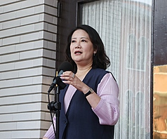 媒體報導，中國電動車比亞迪代理商日前宴請立法院正副院長幕僚及立院高層。民進黨立法院黨團幹事長吳思瑤5日指出，立法院不應公然成為違法院，讓中國廠商可能藉此開後門、搞關說，呼籲立法院正副院長韓國瑜、江啟臣說明清楚。
