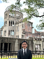 駐日代表李逸洋6日代表台灣出席廣島市和平紀念儀式，是1947年廣島市舉辦原爆紀念儀式以來，台灣首次受邀出席。日本眾議員、國民民主黨代表玉木雄一郎表示，台灣的參與很有意義，希望能一起為和平做出貢獻。
