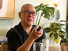 導演蔡明亮帶著作品「行者」系列訪問洛杉磯，將舉行10小時的馬拉松式放映會，挑戰美國觀眾的觀影極限。
