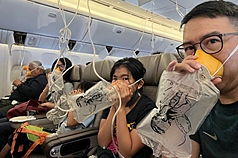 長榮航空飛馬尼拉航班7日上午因艙壓出現異常訊息，按標準作業返航並安全抵達，長榮已調派航機載運及提供餐券。旅客表示，雖然緊張，但乘客都很冷靜，長榮也已安排班機續飛。
（旅客提供）