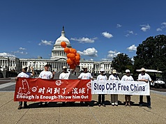 海外反共人士全球串連，陸續在紐約、華府、倫敦及東京等各大城市發布「全民反抗運動宣言」，數名旅
美中國人士9日在美國國會大廈前聚集，表達訴求。
