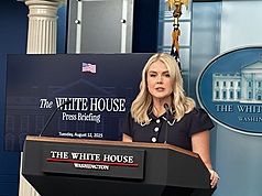 白宮發言人李威特12日在記者會上表示，美國總統川普與俄羅斯總統蒲亭會面，將讓川普對如何結束俄烏戰爭有最佳判斷依據。
