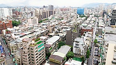 中信房屋13日表示，近期建商面臨前所未有市場壓力，依據內政部最新統計，2024年第4季全台待售新成屋住宅數量高達11萬1085宅，首次突破11萬宅大關，創下有統計數據以來的歷年新高。
（中信房屋提供）