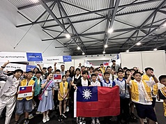 2025第21屆世界青少年發明展日前在日本大阪舉行，台灣代表團共奪得8金、11銀、7銅，表現相當亮眼。（台師大提供）