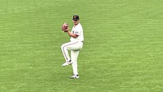 旅美投手鄧愷威13日先發對教士遇亂流，投1.2局責失6分退場。
