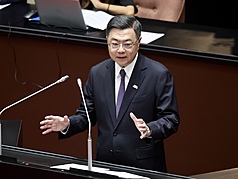 行政院長卓榮泰（圖）15日前往立法院會，提出新世代打擊詐欺策略行動綱領2.0執行成效專案報告，並備質詢。
