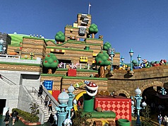 日本大阪府日前公告9月1日起調整住宿稅額，未來住宿每人每晚5000日圓以上旅宿，要加收200到500日圓不等的住宿稅。圖為日本大阪環球影城瑪利歐園區。