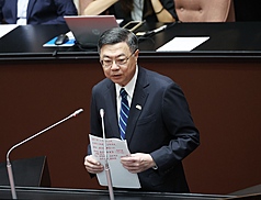 美對台加徵20%暫行性關稅已上路，台美談判持續推進。行政院長卓榮泰19日表示，台灣跟美國協議內容尚未定案，簽訂之後如行政院副院長鄭麗君說的，爭取降到合理稅率且不疊加。(圖:中央社)