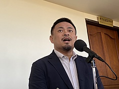 勞動部就安基金使用爭議未歇，國民黨近日質疑合約核銷涉弊，勞動部長洪申翰20日承認，開口契約程序執行有更好方式，未來會依照審計部給的提醒跟建議，包括開口契約的執行方面等，一一落實並改善。
