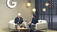 Google硬體新品全球發表會今年移師紐約舉行，由脫口秀主持人吉米法隆（右）主持，娛樂效果十足。