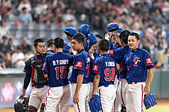 U15亞洲青少棒錦標賽台灣隊23日冠軍戰再與日本隊碰頭，終場台灣小將以3比0完成連霸並奪下隊
史第8冠。（中華民國棒球協會提供）