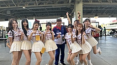 台北市東園國小少棒隊總教練賴敏男（中）出席MLB運動家隊台灣日活動。但運動家取消原訂的賴敏男下場開球。

