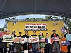 行政院長卓榮泰將邀縣市長討論新版財劃法相關議題，台北市長蔣萬安（左5）30日出席公開活動時受
訪表示，願意溝通和交流都是好事。