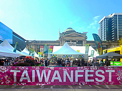 一年一度的台灣節在溫哥華登場，連續3天的活動包括文藝表演、展覽、講座、放映會、工作坊、親子活
動及藝術家市集，讓人們深度認識台灣。
