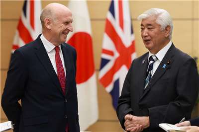 日本防衛大臣中谷元28日會見來訪的英國國防大臣希利(John Healey)。 (圖:X@DefenceHQ)