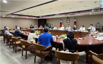 經濟部長郭智輝11日與汽車零組件產業業者座談，提出6大因應對策。 (圖:經濟部)