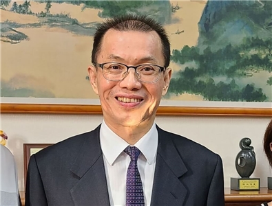 高檢署主任檢察官陳松吉接任國安局副局長。圖為2021年陳松吉表揚苗栗地檢署檢察官。（苗栗地檢署提供）