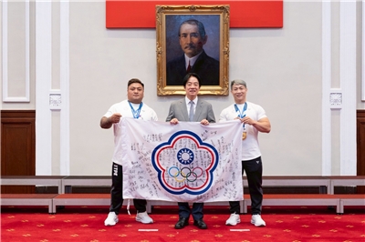 賴清德總統21日接見「2025年第12屆成都世界運動會」代表團選手、教練及隊職員。(圖：總統府)