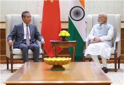 印度總理莫迪(Narendra Modi)19日在新德里總理府會見中共中央外辦主任王毅。(圖:X@narendramodi)