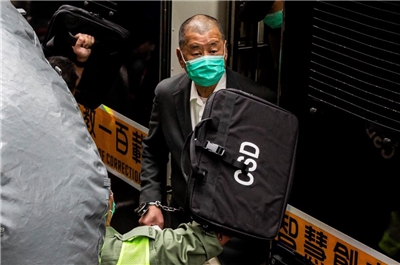 圖為香港壹傳媒集團創辦人黎智英2021年2月9日赴終審法院出庭。(資料照)