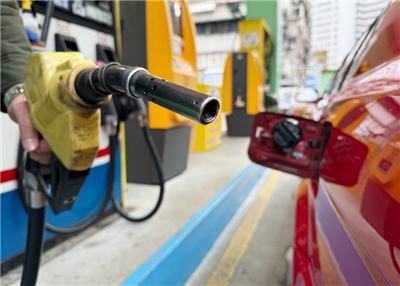 中油18日起汽油價不調整、柴油降0.3元。 (檔案照)