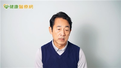 原本性格穩定的男性，近期卻常因小事發脾氣、抱怨疲倦。這些變化可能與男性睪固酮的逐漸下降有關。