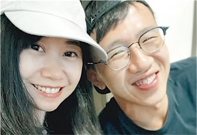 袁嘉蔚（左）與同案被告馮達浚（右）在獄中結婚。較早出獄的馮19日在IG分享夫妻合照。（馮達浚IG)

