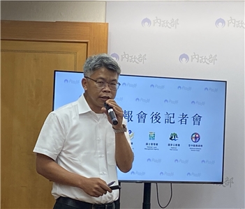 內政部地政司司長林家正21日於部務會議會後記者會說明「預售屋解約與仲介開業情形」以及「預售屋買賣定型化契約應記載及不得記載事項」修正草案。(陳念宜 攝)
