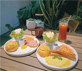 餐點都會加入了港式元素，這款港式菠蘿包早午餐，是店裡的招牌之一