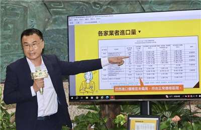 前農業部長陳吉仲、農業部長陳駿季、前畜產會董事長林聰賢、前畜牧司長張經緯與前科長李宜謙在超思進口蛋案中被控圖利等罪，北檢均查無不法簽結。圖為陳吉仲2023年間數度召開記者會說明進口蛋問題。(資料照片/中央社)
