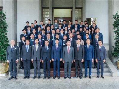 日本眾議員中曾根康隆率領自民黨青年局「海外研修團」來訪，外交部長林佳龍20日在社群平台發文說明會晤情況，並期盼友誼不斷深化 (圖取自林佳龍臉書)