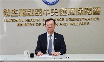 準衛福部長石崇良28日受訪表示，明年調漲健保費機率很低。(劉品希 攝)