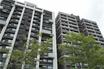 財政部12日指出，台灣不動產市場持續受到央行信用管制措施、銀行房貸緊縮影響，加上全球經濟情勢以及美國關稅政策的不確定性，整體市場的觀望氣氛相當濃厚。（Rti）