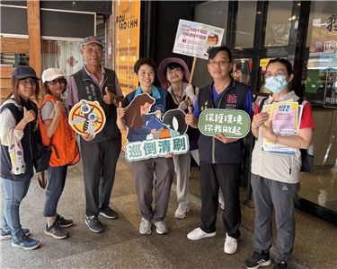 為防堵屈公病、登革熱，環保局與衛生局9日動員志工清除病媒蚊孳生源。(桃園市政府環保局提供)