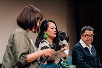 導演陳潔瑤(左)與國家影視聽中心董事長褚明仁(右)，17日連袂出席大阪《哈勇家》映後座談。(文化部提供)