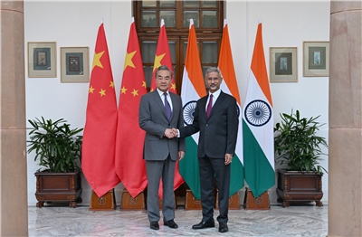 中國外長王毅18日與印度外長蘇杰生(Subrahmanyam Jaishankar)在新德里舉行會談。但會談紀實內容涉及「台灣屬中國」而引發外交爭議。