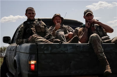 示意資料照，圖為烏克蘭軍人在哈爾科夫地區的訓練場完成戰鬥任務間的訓練。