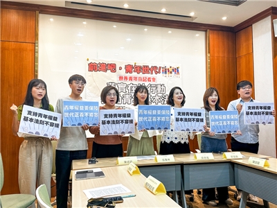 立委跟青年團體12日在立法院呼籲各黨支持青年基本法審查，保障青年世代權益。(楊雨青攝)