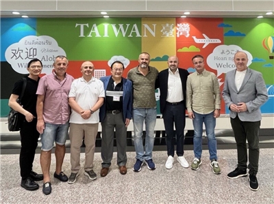 羅馬尼亞參議員暨對中政策跨國議會聯盟（IPAC）羅國共同主席吉尼亞（Cristian Ghinea，右四）率團訪台。(外交部提供) 