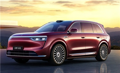 華為旗下所生產新款電動車問界8(M8)純電動版即將在25日上市，但遭踢爆汽車銘牌上的製造日期是2025年9月。(圖：aito.auto)