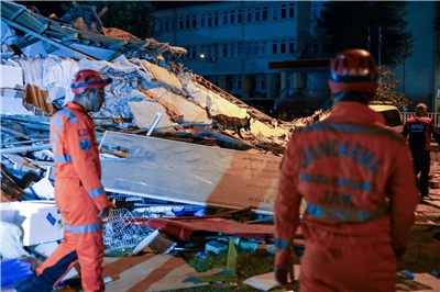土耳其西北部的巴勒克埃西爾省(Balikesir)10日發生規模6.1地震。