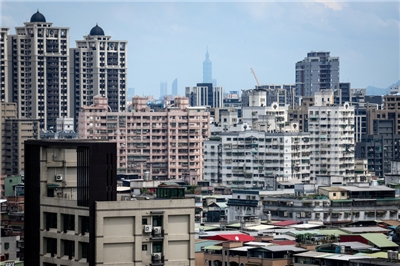 圖為新北市土城區高處鳥瞰市區大樓及公寓。資料照。