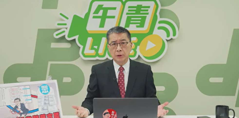 民進黨秘書長徐國勇今天日首度主持民進黨直播節目「午青LIVE」，親上火線直球對決，表示要破除各種造謠抹黑。(圖:翻攝YT/@dppsng)