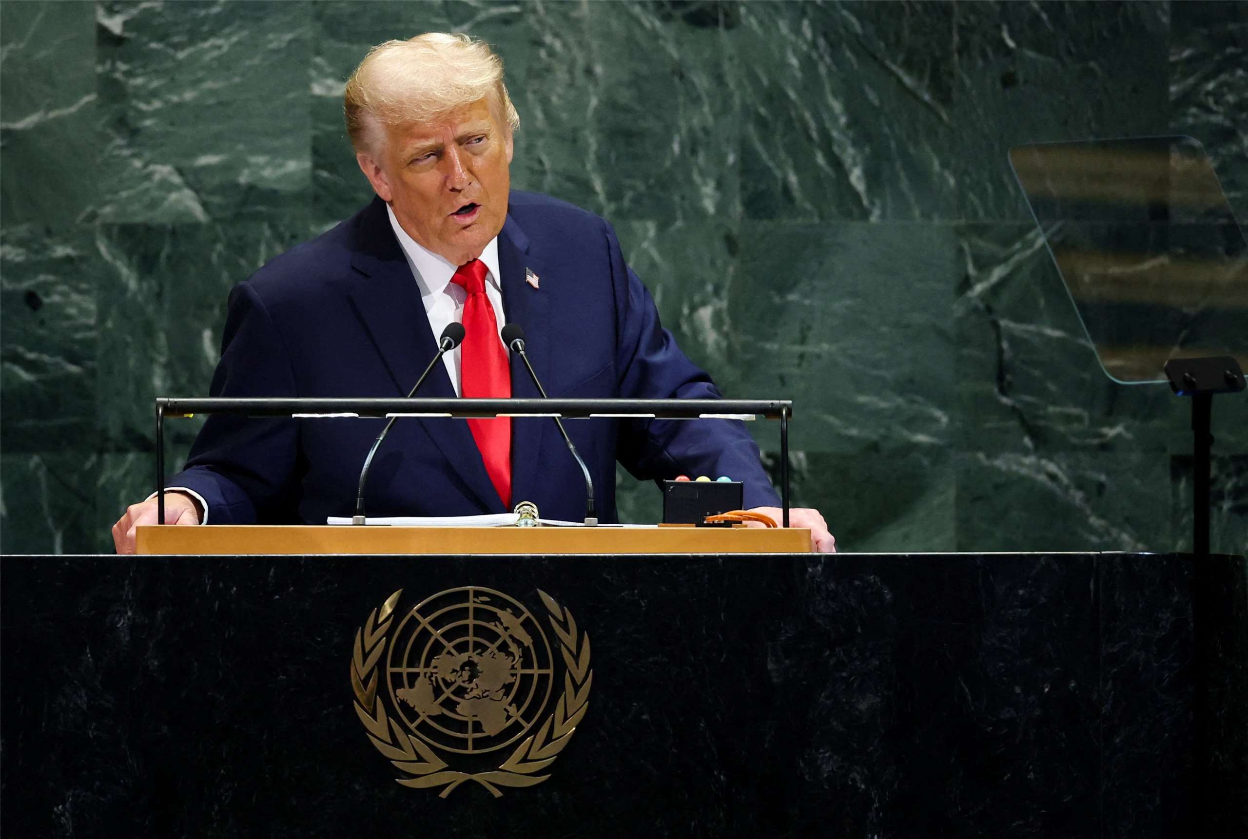 美國總統川普(Donald Trump)23日赴紐約聯合國總部出席第80屆聯合國大會發表演說。(路透社/達志影像)