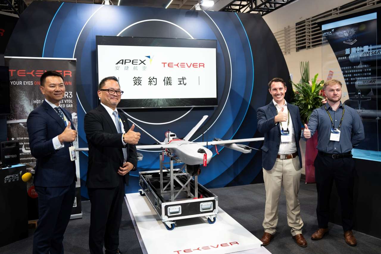安捷航空18日與英國AI無人機大廠TEKEVER簽定合作協議，引進在烏俄戰場有實戰經驗的AR3型系列無人機，打造更完備的情監偵能力。(楊仁翔 攝)